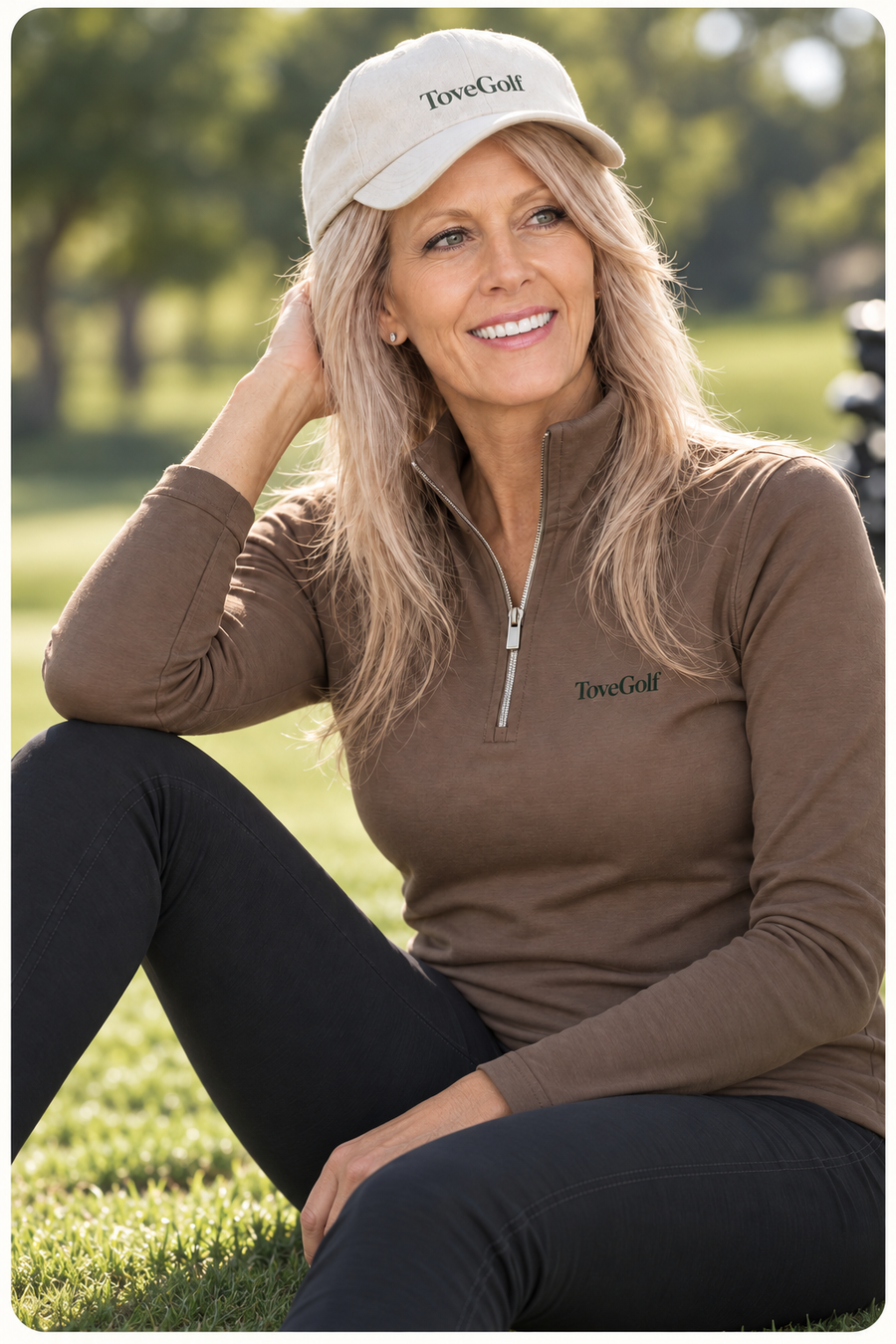 Golfer wearing a ToveGolf layer away from the course
